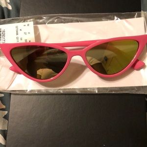 Pink cat-eye shades